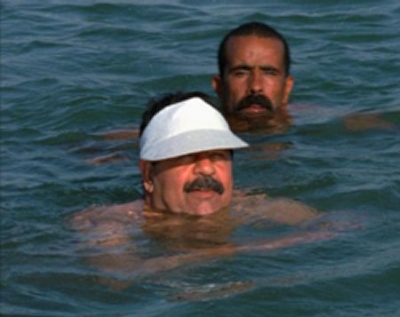 Saddam schwimmt im Tigris