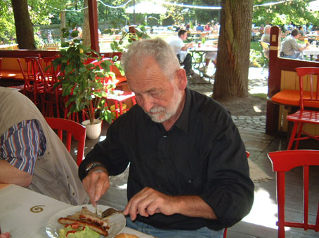 Herr Hans Schmidt, Naila der Fotograf